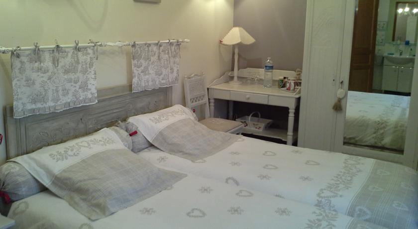 Chambres D'Hotes Au Temps Des Cerises Jumièges Rom bilde